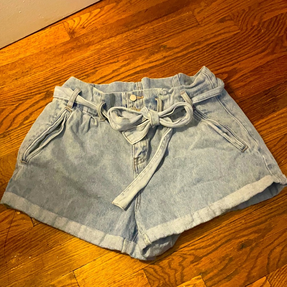 SHEIN Vintage Style Jean Belted Shorts